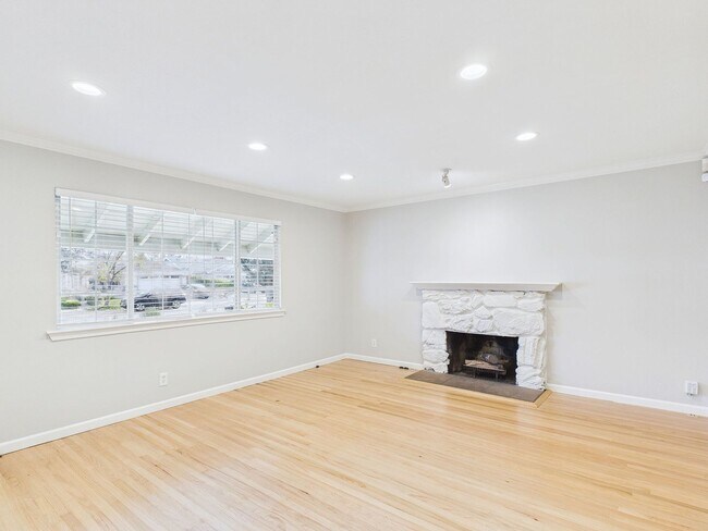 Photo - Stunning Turnkey Home in Cambrian!