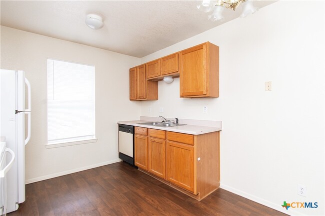 Building Photo - 2014 Cedarhill Dr Unit C Rental