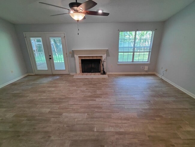 Photo - 1667 Folkstone Rd