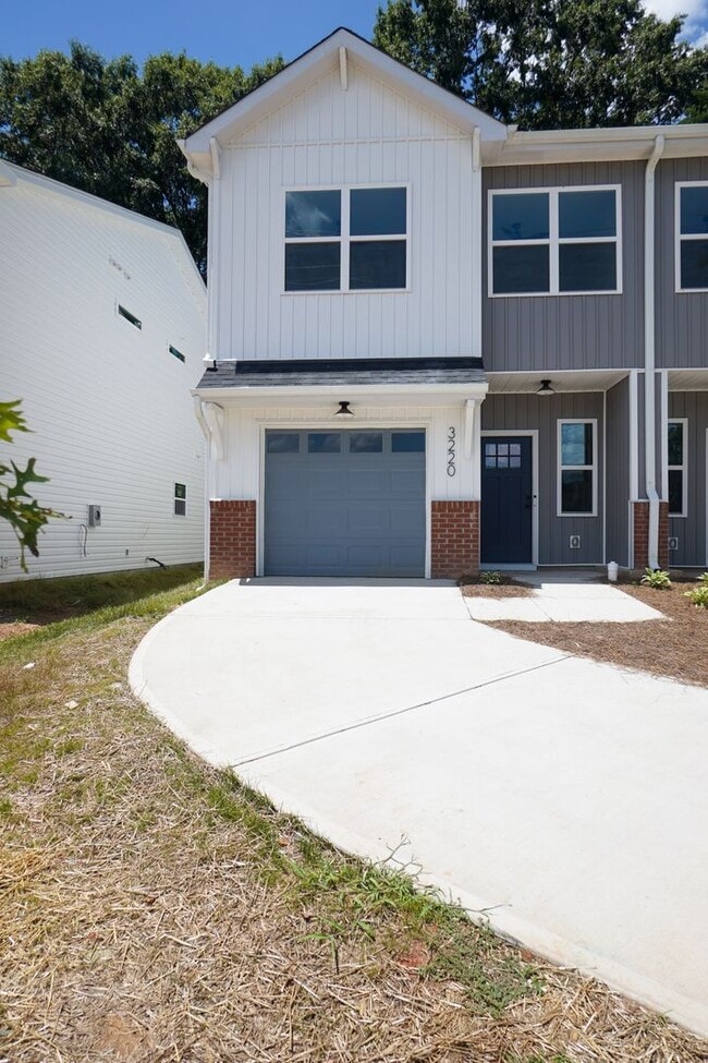 Building Photo - Brand new Duet Style Townhome in Charlotte!