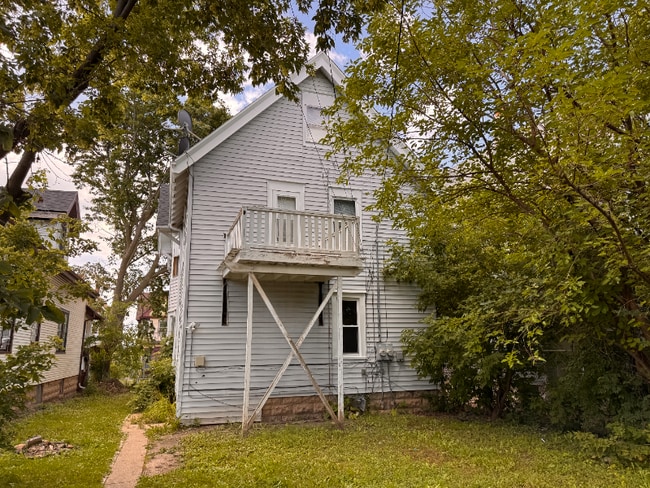 Building Photo - 806 S 32nd St Rental