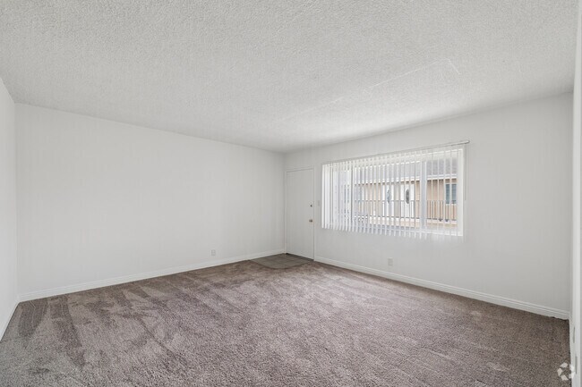 2BR, 1BA - 855SF - Living Room