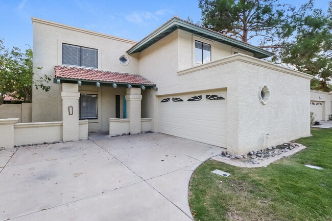 Building Photo - 221 E Kroll Dr Rental