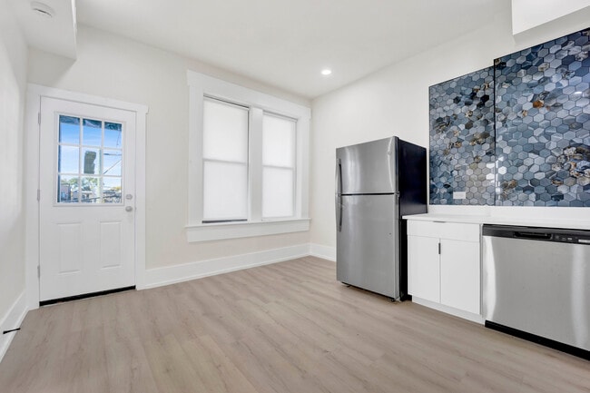 Photo - 944 N Damen Ave Unit 1r