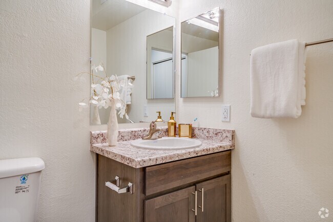 2 BR, 2 BA - 856 SF