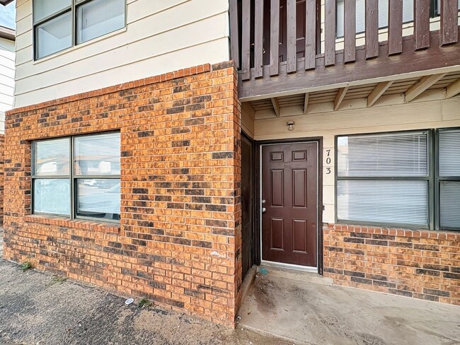 Building Photo - 703-709 W Calle Sur Unit 703