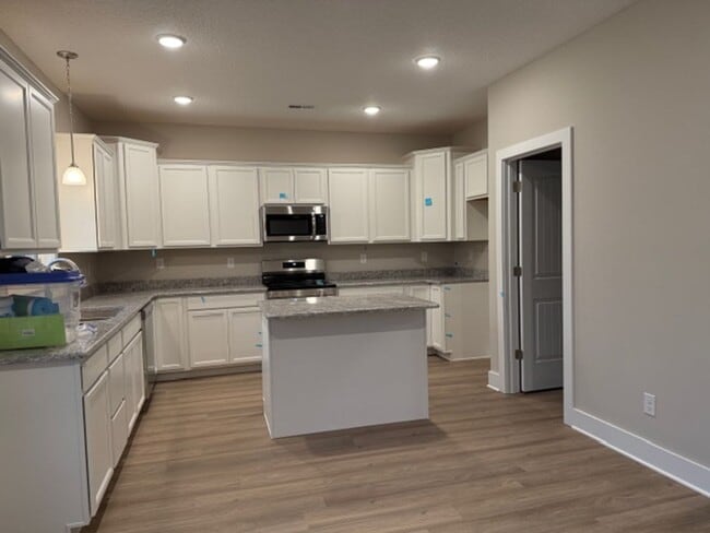 Photo - Maryville 37803 - 3 bedroom 2.5 bath - contact Debra Johnson 865-591-8281