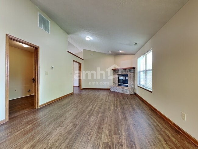 Photo - 3326 Redbud Ct