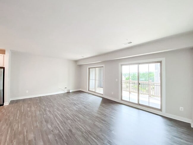 Photo - Immaculate & Stunning 3 Bedroom 2.5 Bathro...
