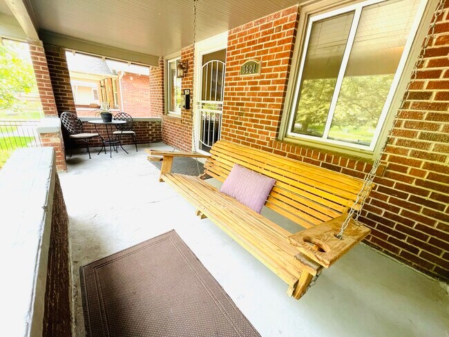 Front Porch - 3621 Vine St