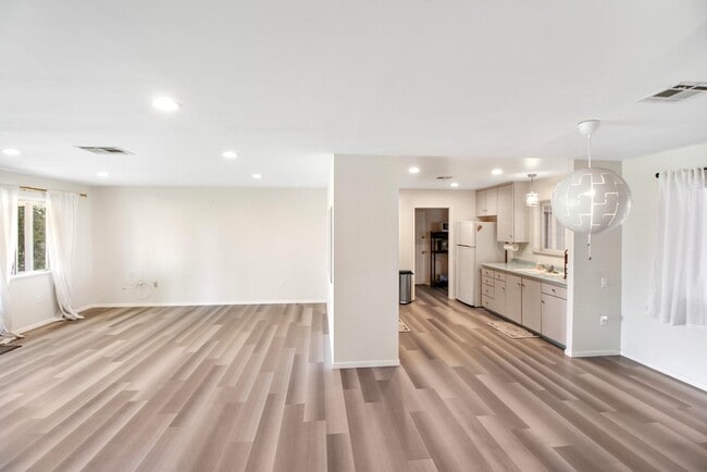 Photo - 43480 Illinois Ave