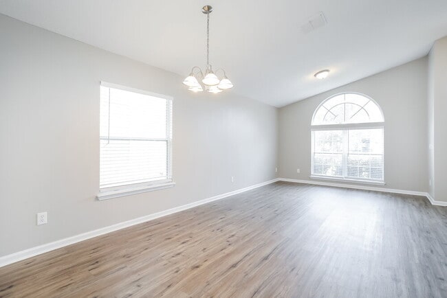 Photo - 952 Silver Spring Ct