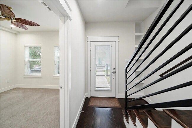 Photo - 2105 Engelmohr St