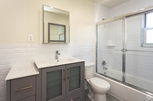 Studio - 517SF -Soundview -Bathroom
