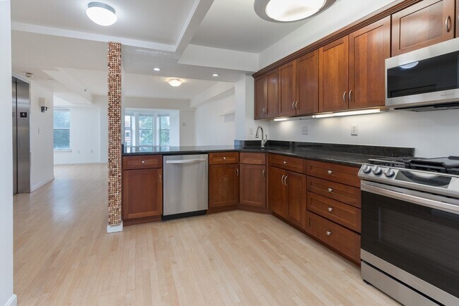 Photo - 910 Beacon St Unit 4R