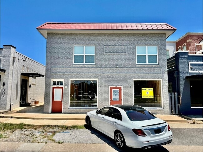 Building Photo - 311 S Locust St Unit 205