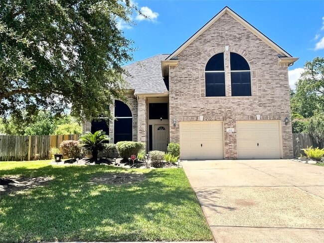 Building Photo - 202 Almond Dr