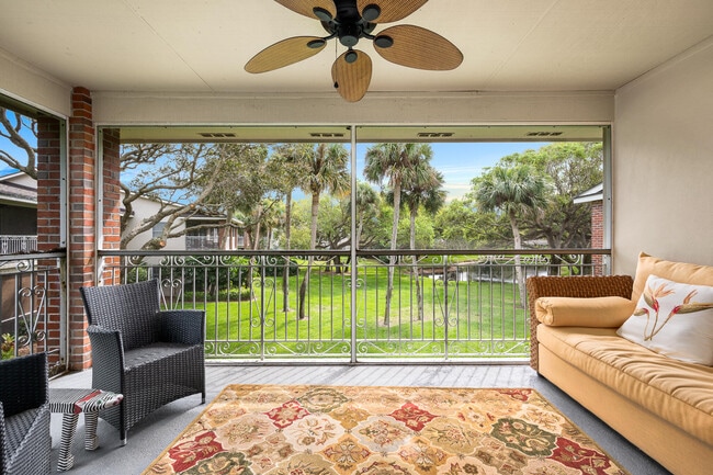 Building Photo - 101 Park Shores Cir Unit 2w Rental
