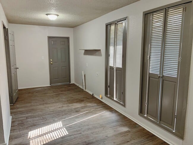 Photo - 1160 Van Zandt St