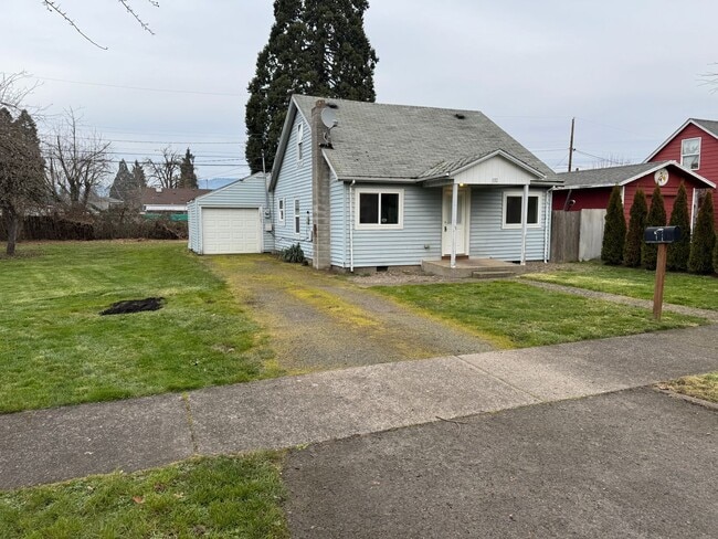 Photo - Updated 3 bedroom, 1 bath house in Springfield!