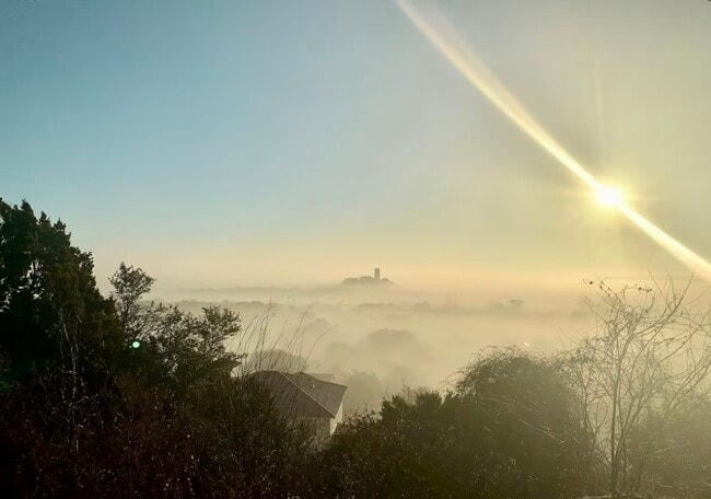 Photo - 1915 Sutton Pl