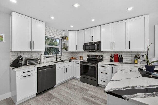 Building Photo - 2388 S Wallen Dr