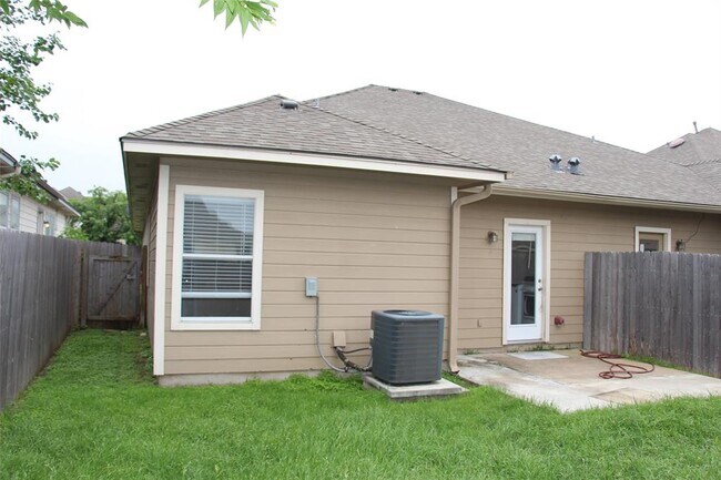 Photo - 2838 Southampton Way