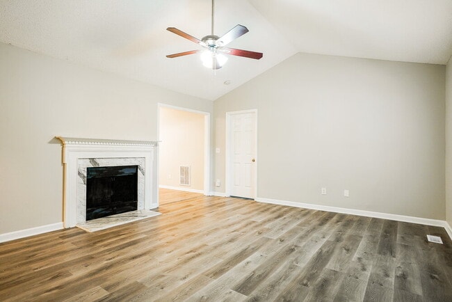 Photo - 121 Westonridge Run