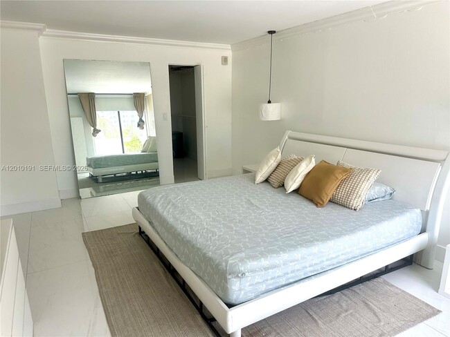 Photo - 1800 Collins Ave Unit 5D