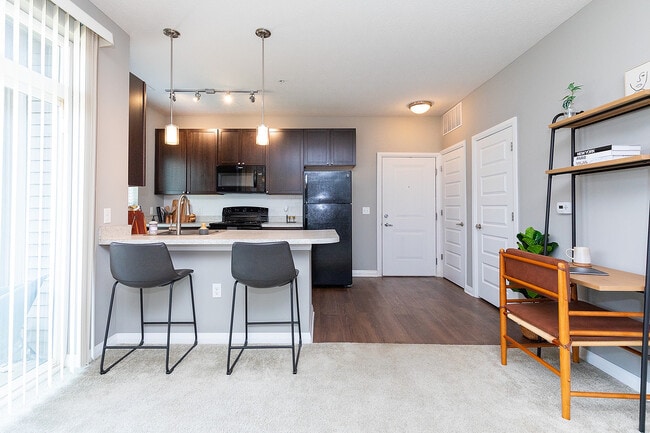 Building Photo - HQ Flats