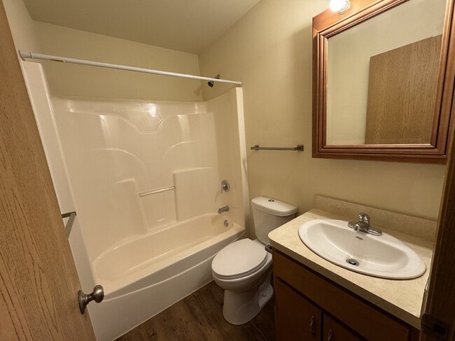 Photo - Beautiful 1BD/1B Apartment in Marseilles! Unit Apt. 4