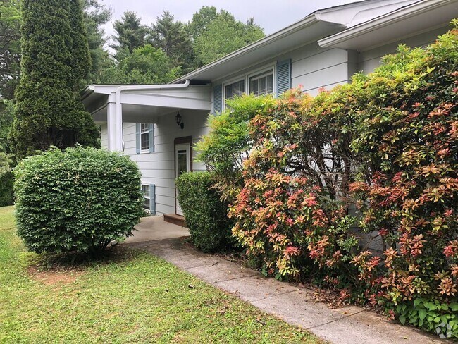 Building Photo - Charming 3BR House in Check