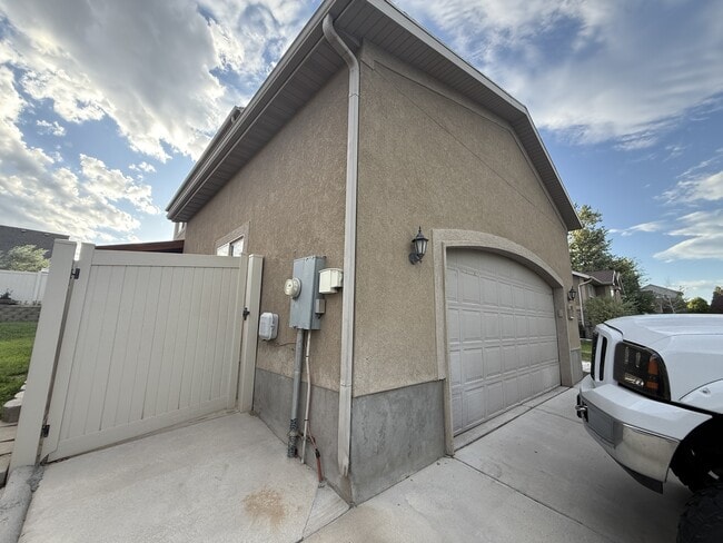 Photo - 7691 Willow Walk Ln