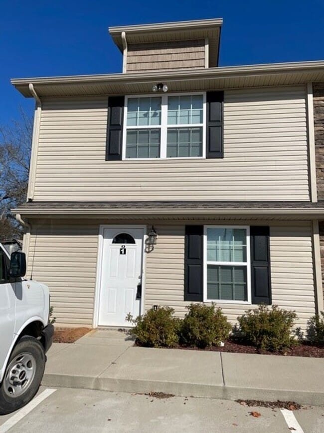 308 Dill Ln