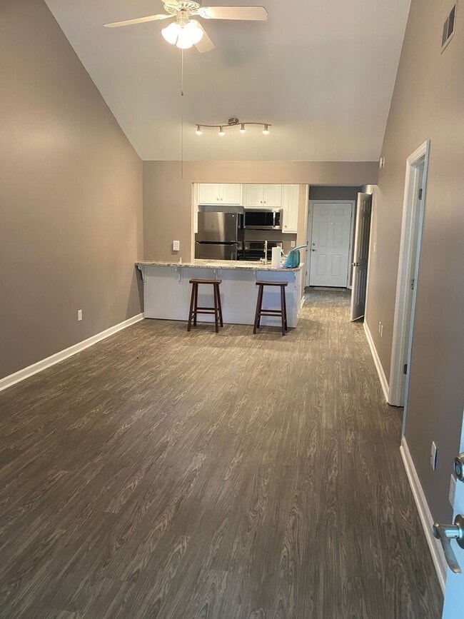 Photo - 2 bedroom close to Five Points!