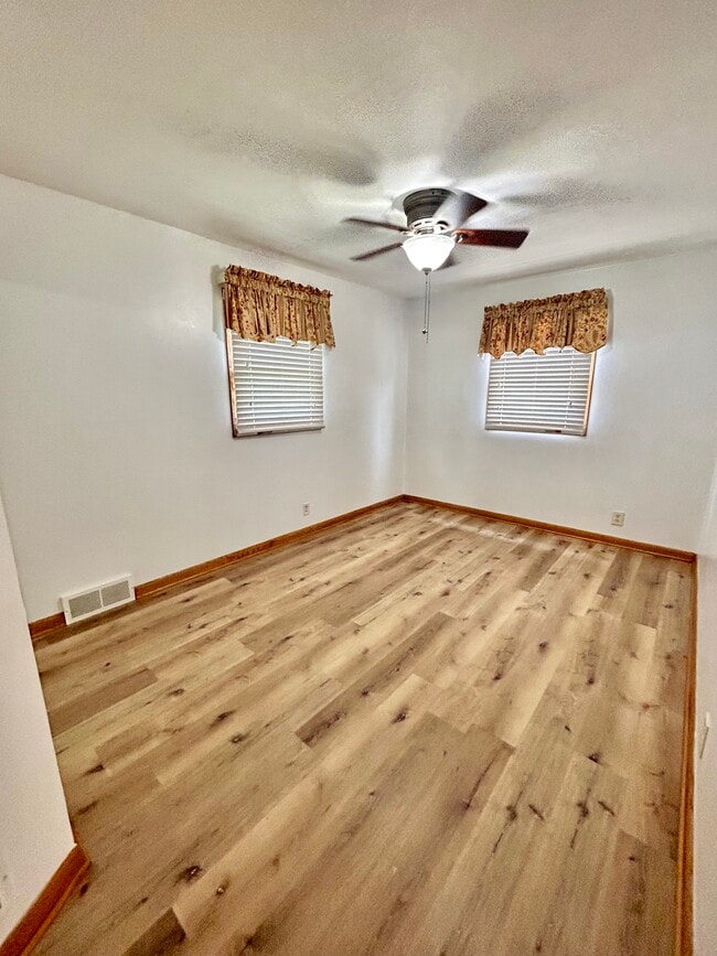 Photo - 617 S 6th Ave