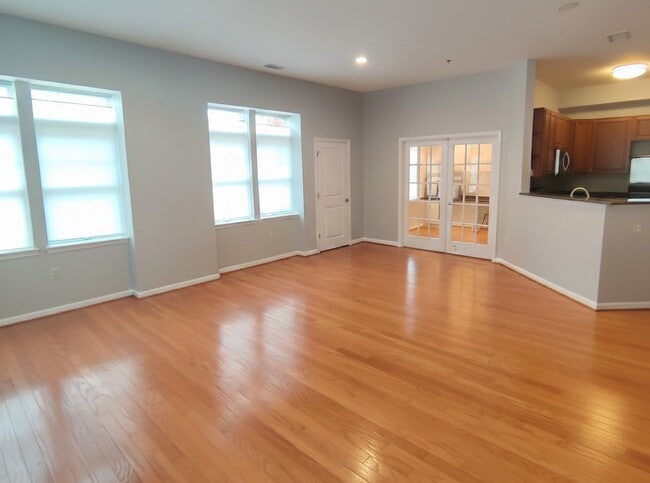 Photo - 309 Holland Ln