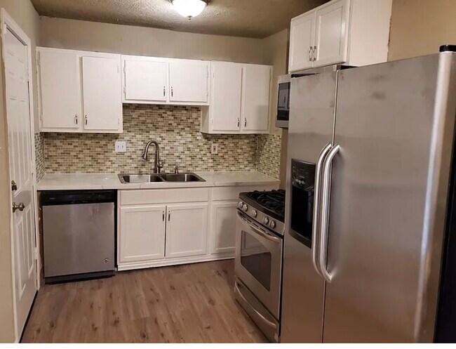 Photo - 5131 Lyndhurst Dr
