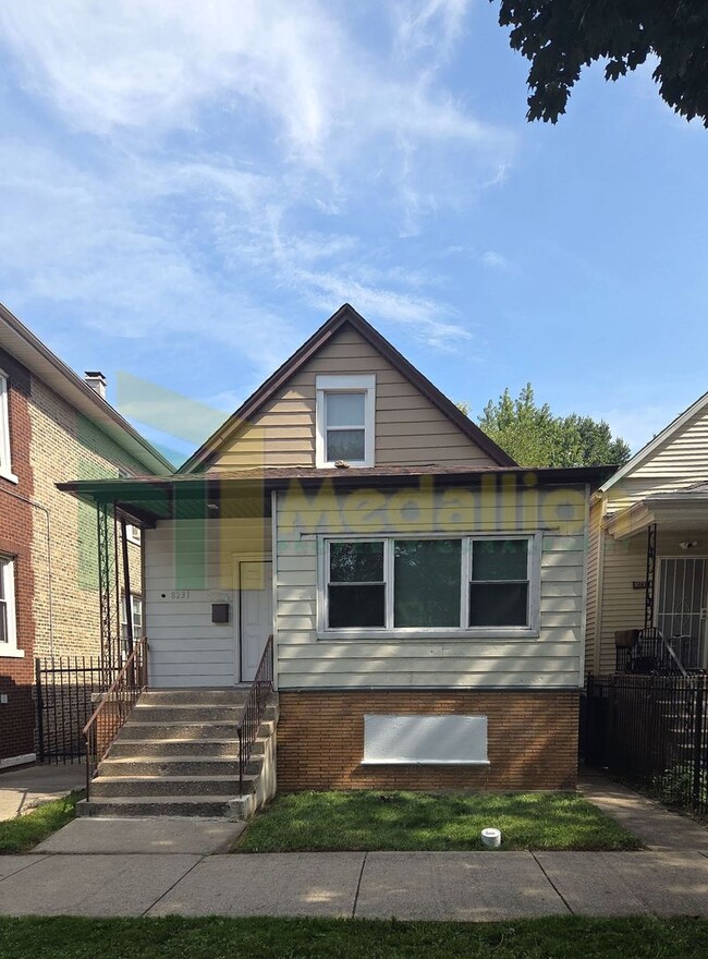 Building Photo - Spacious 3-Bedroom Home with Modern Update...