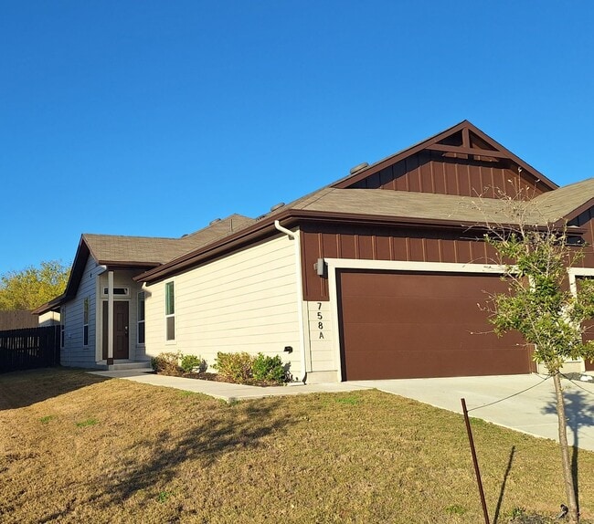 Building Photo - Stunning Duplex in Emma Park