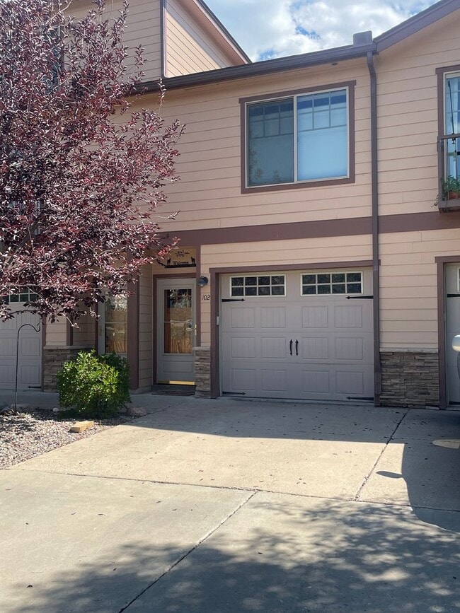Building Photo - Convenient Location!  1 Bedroom Townhome w...