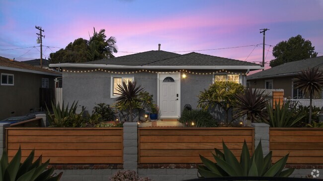 Building Photo - Fully Furnished Garden Oasis in Hawthorne Rental