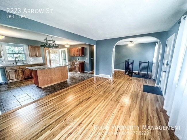 Photo - 2223 Arrow St