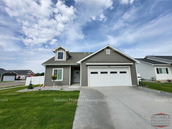 Building Photo - 557 Sagebrush St Rental