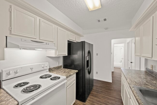 Photo - 3004 Manor Ln Unit B