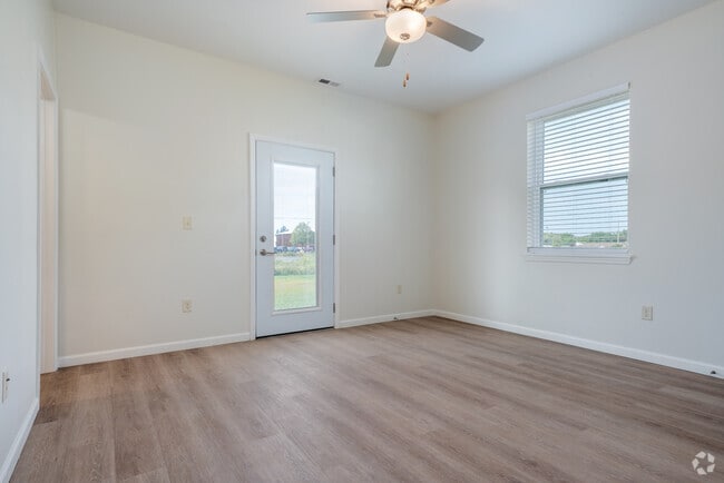 4BR, 3BA - 1,400SF - Bedroom