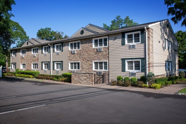 Photo - 118 Carleton Ave Unit 7A