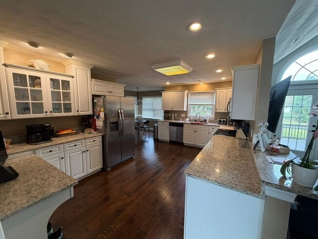 Photo - 4 Bed / 2.5 Bath Single Family Home