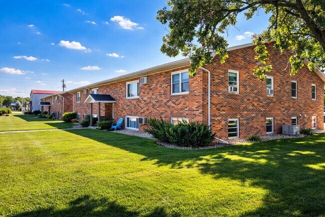 Photo - 102 Lake Ave S