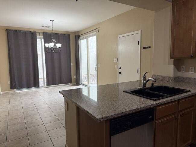 Photo - 3 bed in Cooley Station in Gilbert!